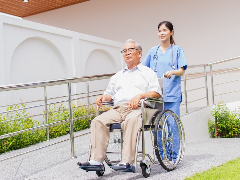 Nên học Dược hay Điều dưỡng? Gợi ý lựa chọn ngành học phù hợp với bạn Nên học Dược hay Điều dưỡng