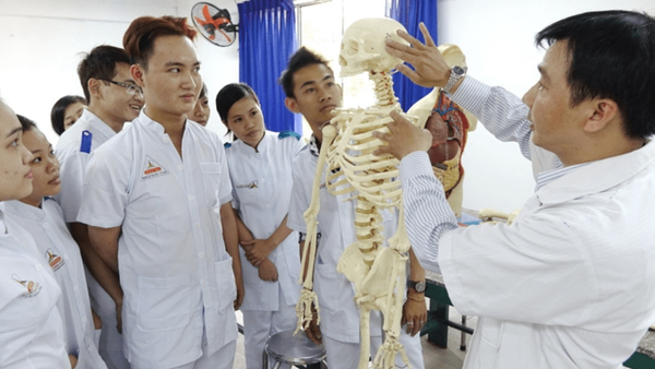 Bác sĩ điều dưỡng học mấy năm? Tìm hiểu chi tiết bác sĩ điều dưỡng học mấy năm