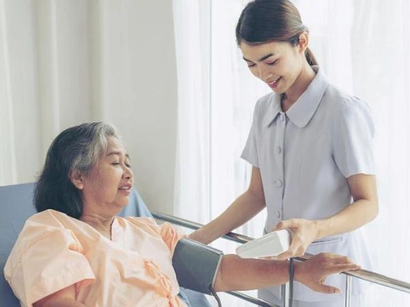 Nên học Dược hay Điều dưỡng? Gợi ý lựa chọn ngành học phù hợp với bạn Nên học Dược hay Điều dưỡng