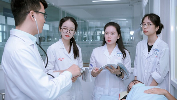 Học chuyển đổi từ Dược sang Điều dưỡng – Cơ hội tại Trường Trung cấp Y‑Dược Tôn Thất Tùng Học chuyển đổi từ Dược sang Điều dưỡng