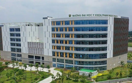 Các trường đại học có ngành Điều dưỡng TP.HCM – Nên học ở đâu để dễ xin việc, thu nhập tốt?