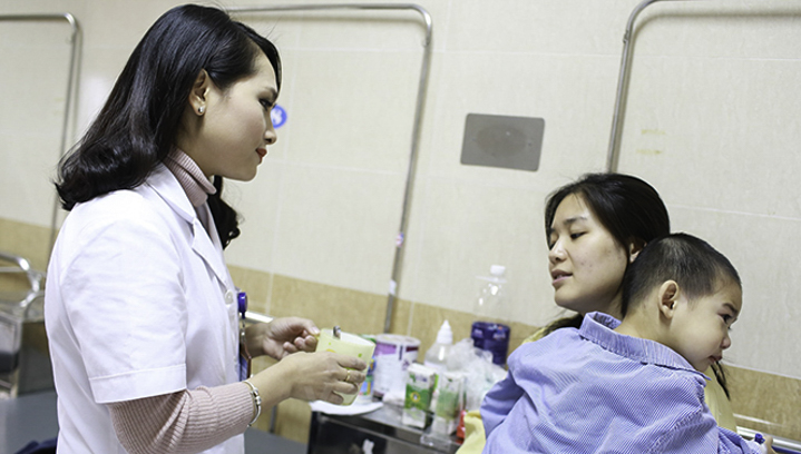 Nên học Dược hay Điều dưỡng? Gợi ý lựa chọn ngành học phù hợp với bạn Nên học Dược hay Điều dưỡng