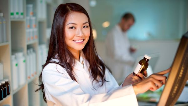 Ngành Dược thi khối nào? Xét tuyển tại Trường Trung cấp Y Dược Tôn Thất Tùng ngành dược thi khối nào