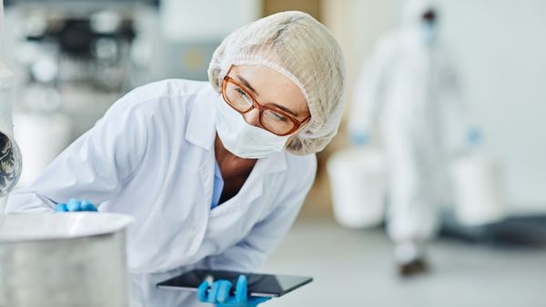 Ngành Hóa Dược là gì? Chọn học tại Trường Trung cấp Y Dược Tôn Thất Tùng ngành hóa dược là gì