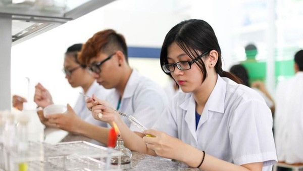 Ngành Hóa Dược là gì? Chọn học tại Trường Trung cấp Y Dược Tôn Thất Tùng ngành hóa dược là gì