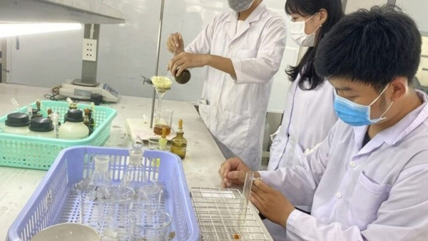 Nên học chuyên ngành Dược nào? Hướng dẫn chọn ngành phù hợp Nên học chuyên ngành Dược nào