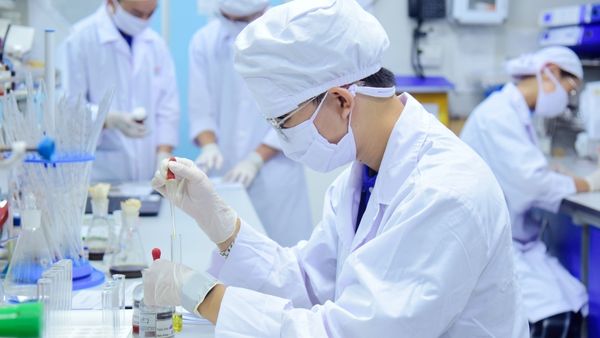 Ngành Dược ra làm gì? Cơ hội và định hướng tương lai Ngành Dược ra làm gì