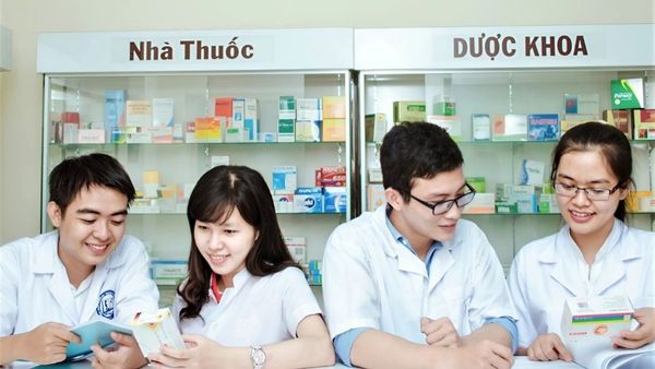 Ngành Dược ra làm gì? Cơ hội và định hướng tương lai Ngành Dược ra làm gì