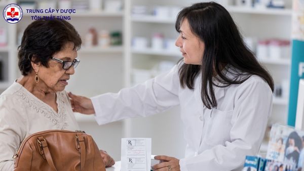 Học Đại học Dược ra làm gì? Cơ hội việc làm và hướng phát triển học đại học dược ra làm gì