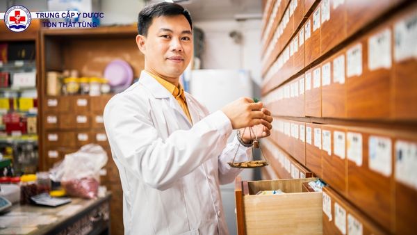 Học Đại học Dược tại chức: Tìm hiểu chi tiết học đại học dược tại chức