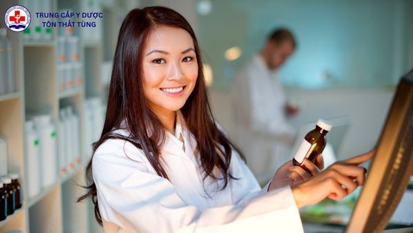 Học Đại học Dược tại chức: Tìm hiểu chi tiết học đại học dược tại chức