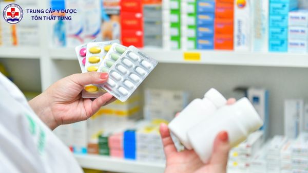 Học liên thông Đại học Dược mất bao lâu? Thời gian học và lộ trình phù hợp học liên thông đại học dược mất bao lâu