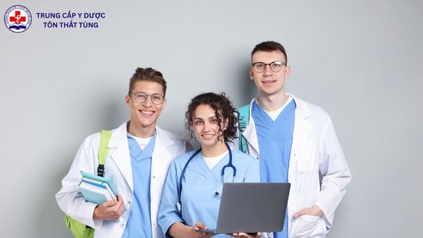 cao đẳng điều dưỡng nha khoa