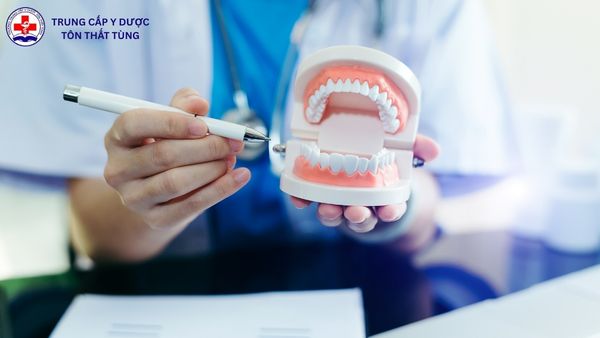 cao đẳng điều dưỡng nha khoa