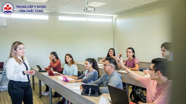 cao đẳng điều dưỡng nha khoa