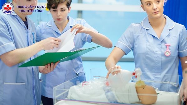 Ngành Hộ sinh là gì? Chi tiết ngành từ A - Z ngành hộ sinh là gì