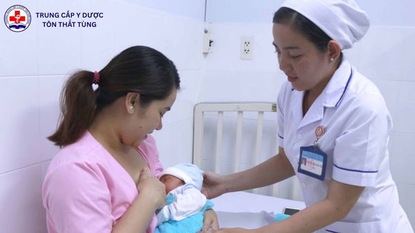 nhiệm vụ của nữ hộ sinh tại trạm y tế