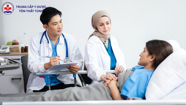 y sĩ đa khoa là gì